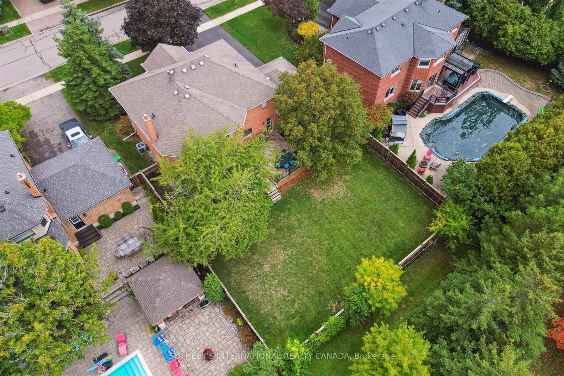 Photo 34 of 1352 Winterberry Drive, Burlington, Tyandaga — HOMEH