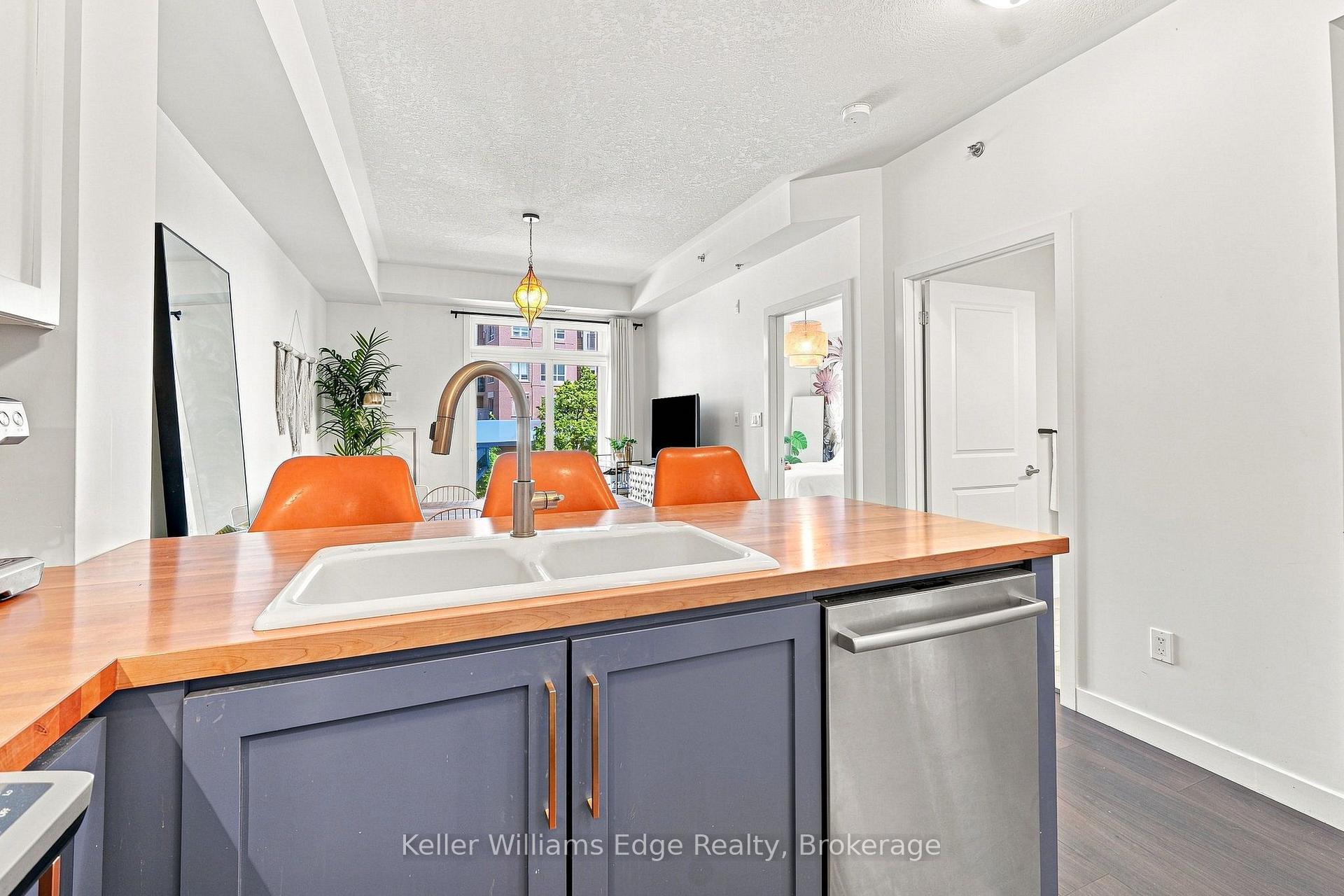 Photo 4 of Unit 220, 5317 Upper Middle Road, Burlington, Orchard — HOMEH