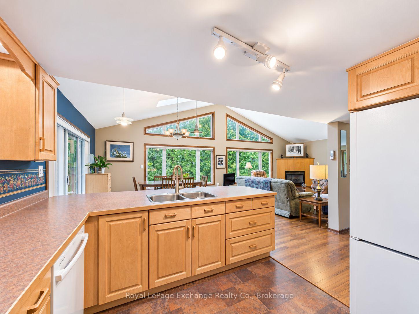 Photo 12 of 39 McConnell Drive, Kincardine — HOMEH