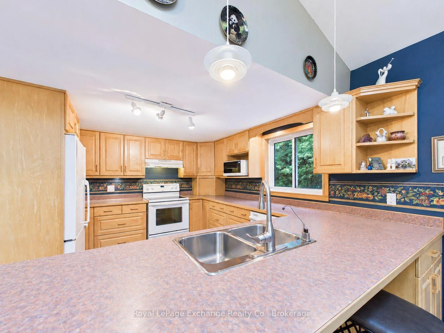 Photo 19 of 39 McConnell Drive, Kincardine — HOMEH