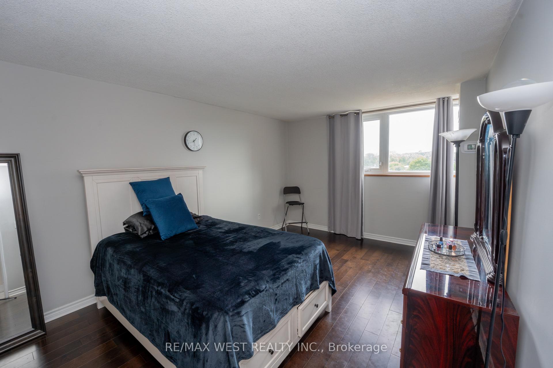 Photo 3 of Unit 709, 260 Scarlett Road, Toronto, Rockcliffe-Smythe — HOMEH