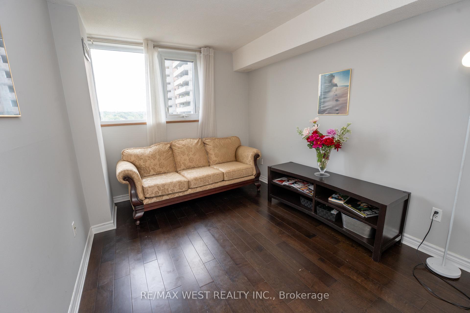 Photo 5 of Unit 709, 260 Scarlett Road, Toronto, Rockcliffe-Smythe — HOMEH