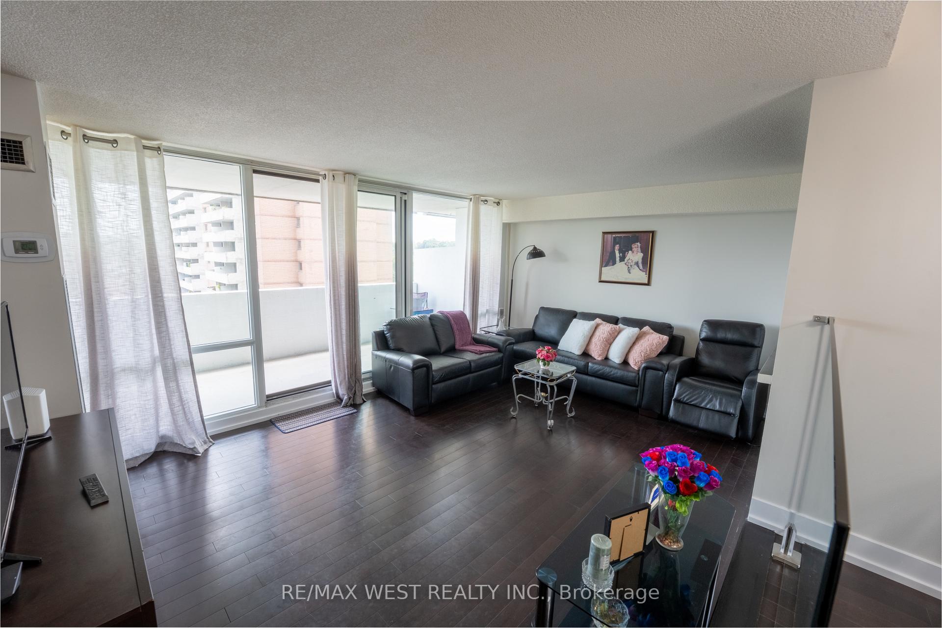 Photo 6 of Unit 709, 260 Scarlett Road, Toronto, Rockcliffe-Smythe — HOMEH