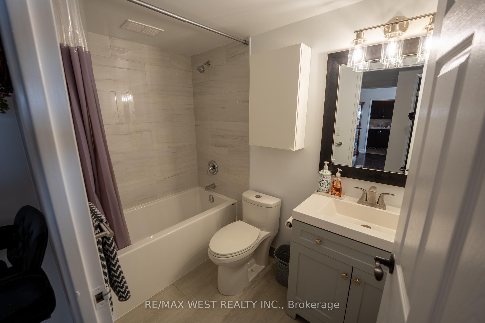 Photo 10 of Unit 709, 260 Scarlett Road, Toronto, Rockcliffe-Smythe — HOMEH