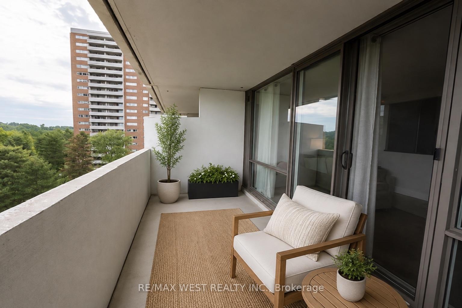 Photo 11 of Unit 709, 260 Scarlett Road, Toronto, Rockcliffe-Smythe — HOMEH