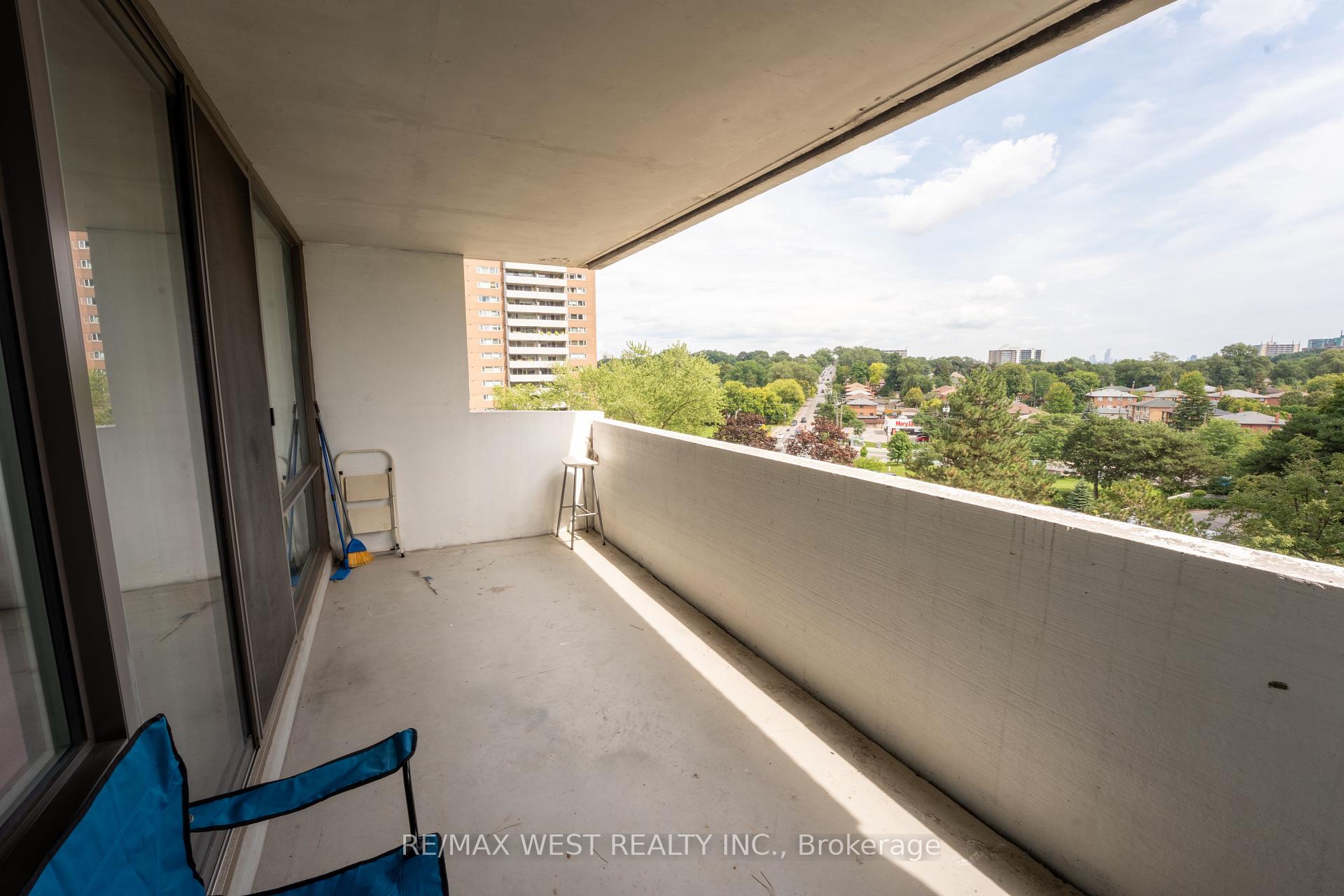 Photo 12 of Unit 709, 260 Scarlett Road, Toronto, Rockcliffe-Smythe — HOMEH