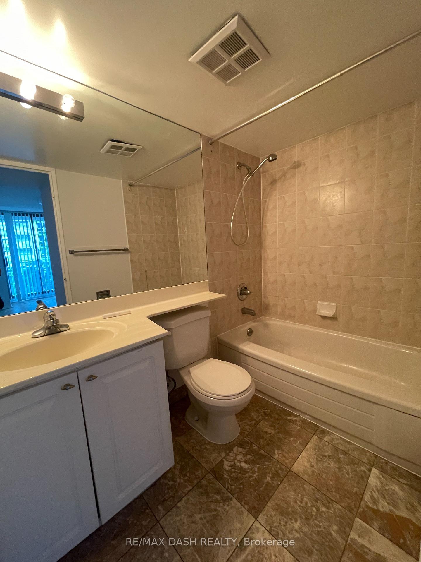 Photo 4 of Unit 1210, 750 Bay Street, Toronto, Bay Street Corridor — HOMEH