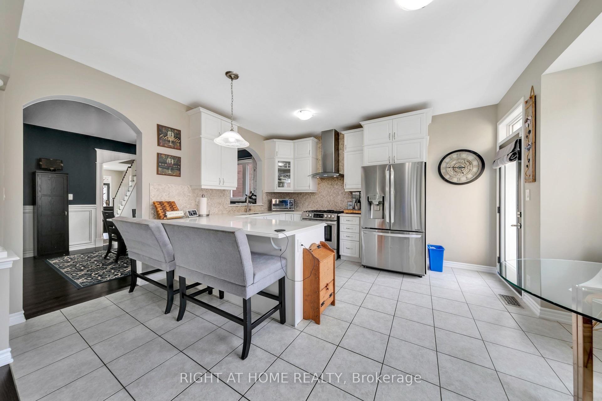 Photo 8 of 171 Thomas Phillips Drive, Aurora, Rural Aurora — HOMEH
