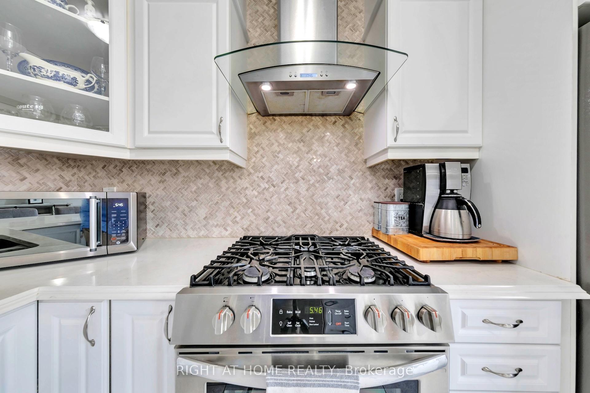 Photo 10 of 171 Thomas Phillips Drive, Aurora, Rural Aurora — HOMEH