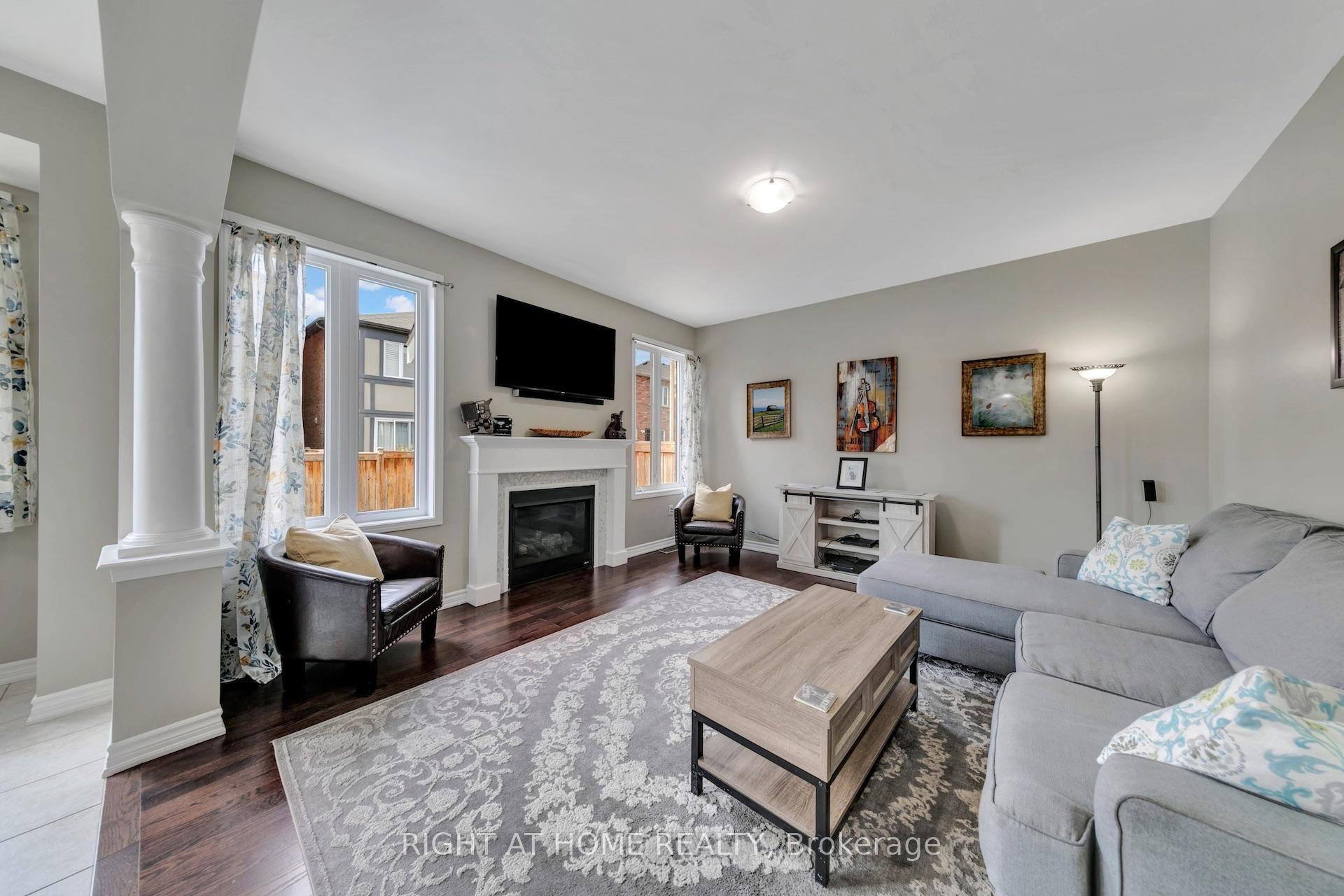 Photo 12 of 171 Thomas Phillips Drive, Aurora, Rural Aurora — HOMEH