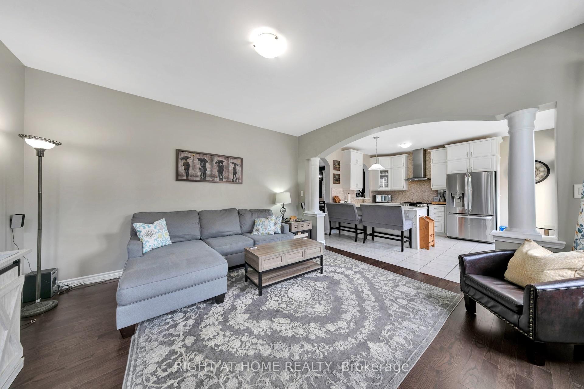 Photo 13 of 171 Thomas Phillips Drive, Aurora, Rural Aurora — HOMEH