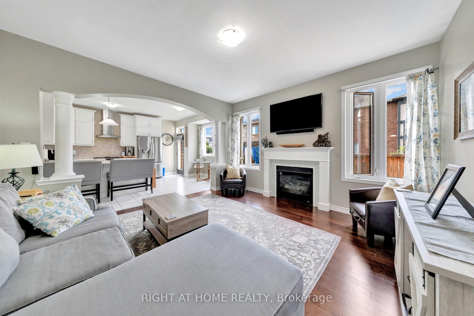 Photo 14 of 171 Thomas Phillips Drive, Aurora, Rural Aurora — HOMEH