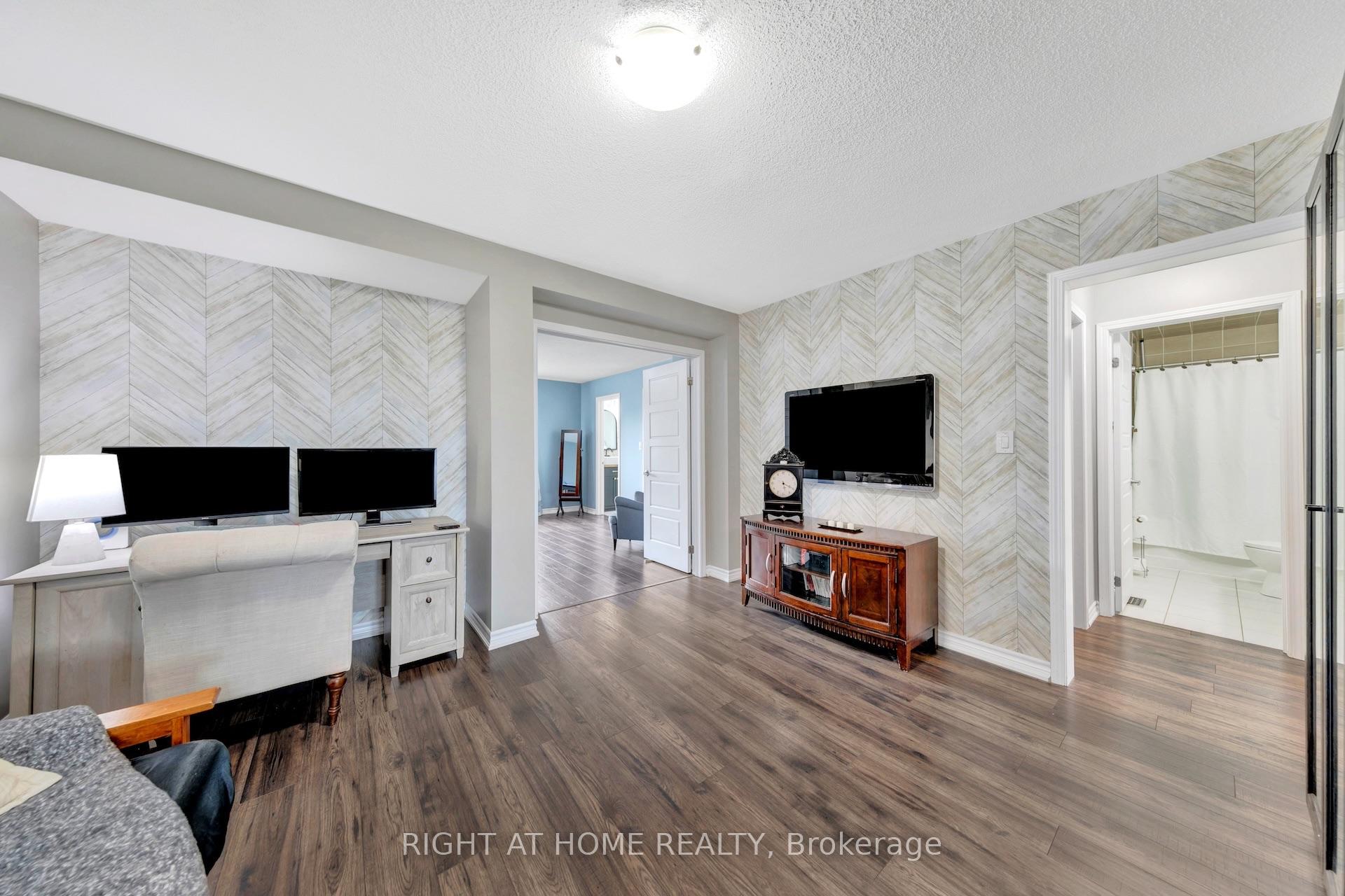Photo 19 of 171 Thomas Phillips Drive, Aurora, Rural Aurora — HOMEH