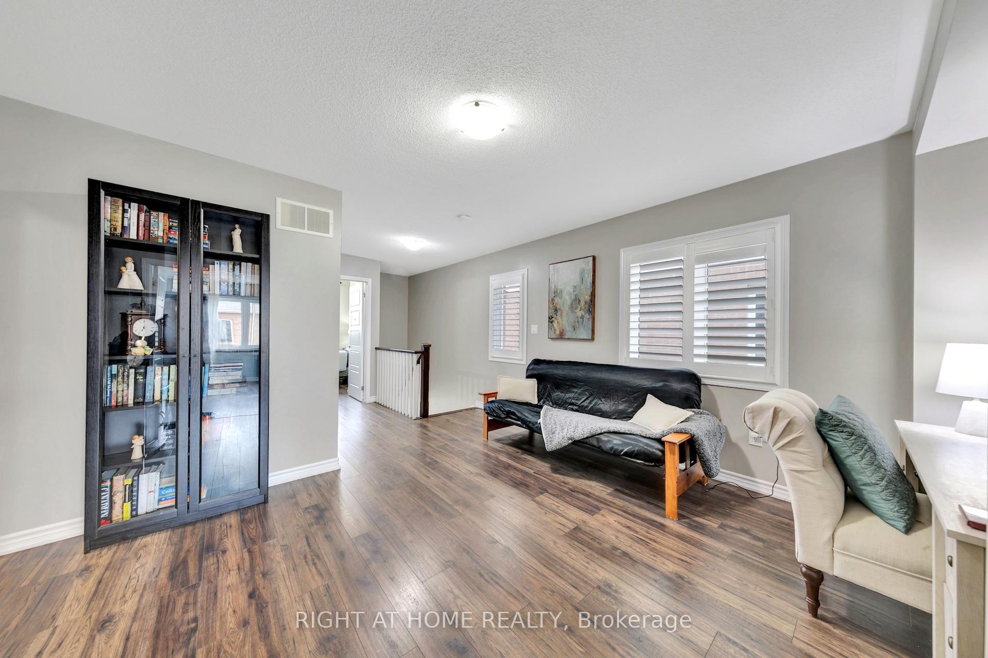 Photo 20 of 171 Thomas Phillips Drive, Aurora, Rural Aurora — HOMEH