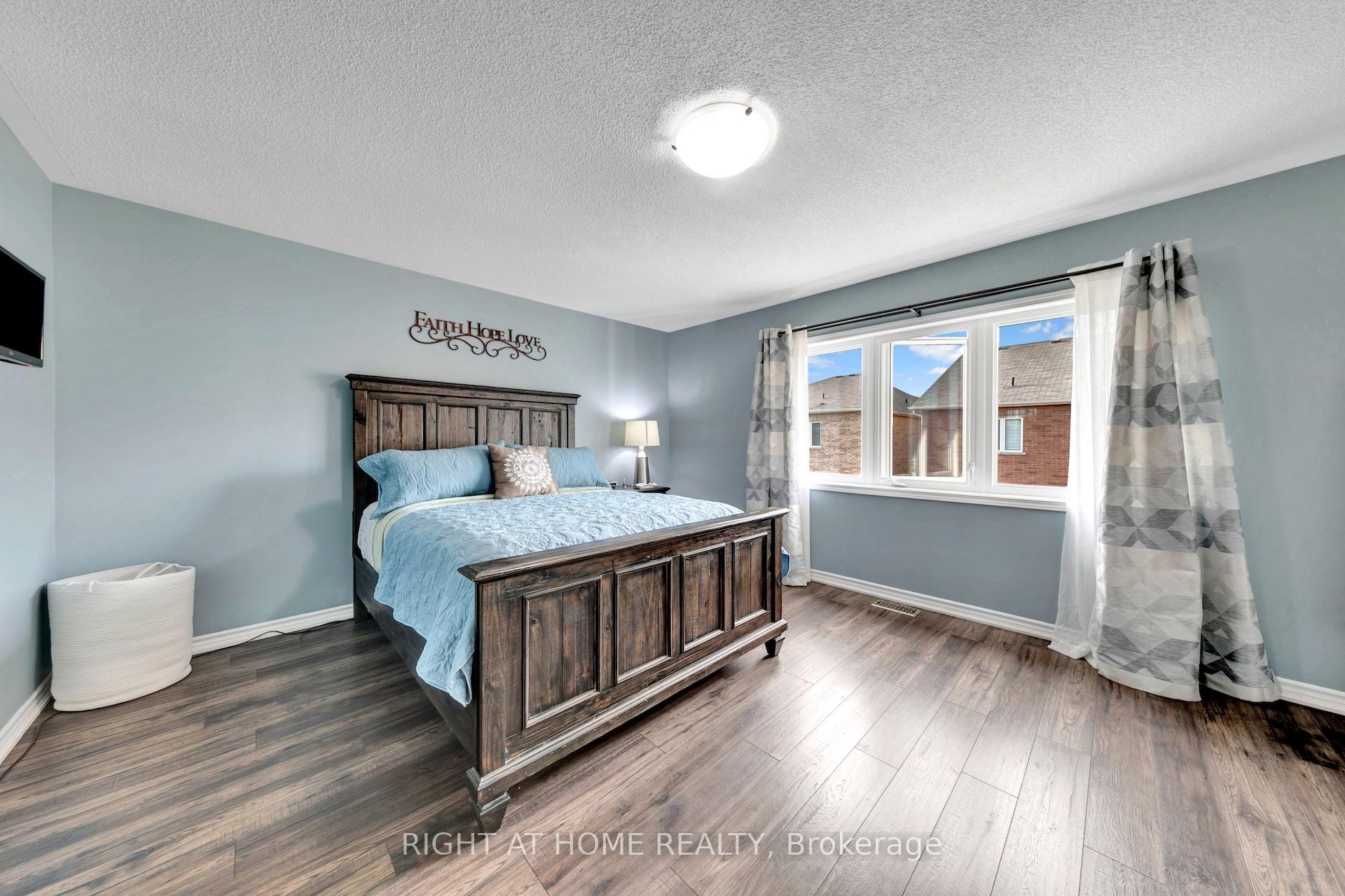 Photo 21 of 171 Thomas Phillips Drive, Aurora, Rural Aurora — HOMEH