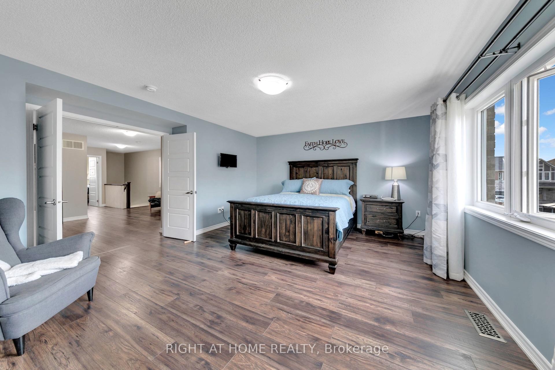 Photo 22 of 171 Thomas Phillips Drive, Aurora, Rural Aurora — HOMEH