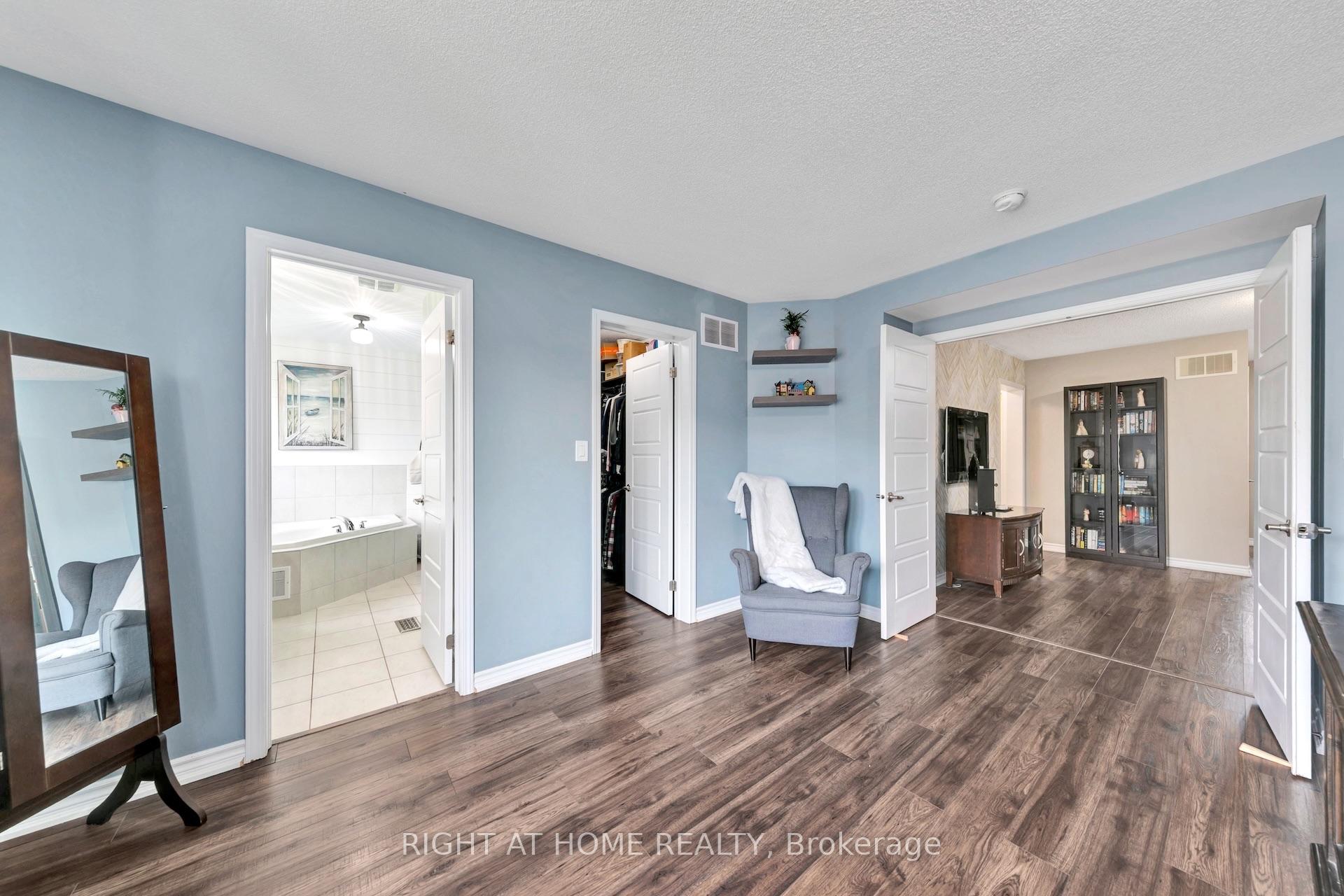 Photo 23 of 171 Thomas Phillips Drive, Aurora, Rural Aurora — HOMEH