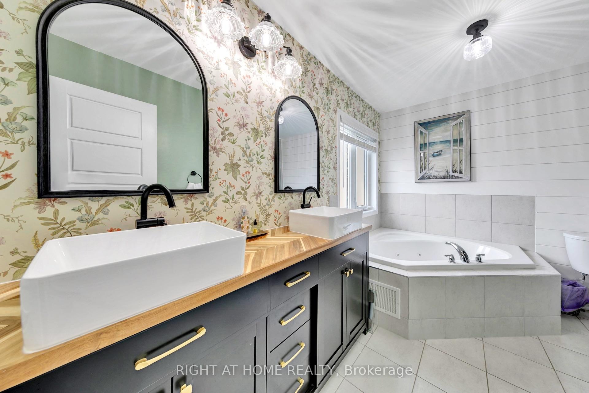 Photo 25 of 171 Thomas Phillips Drive, Aurora, Rural Aurora — HOMEH