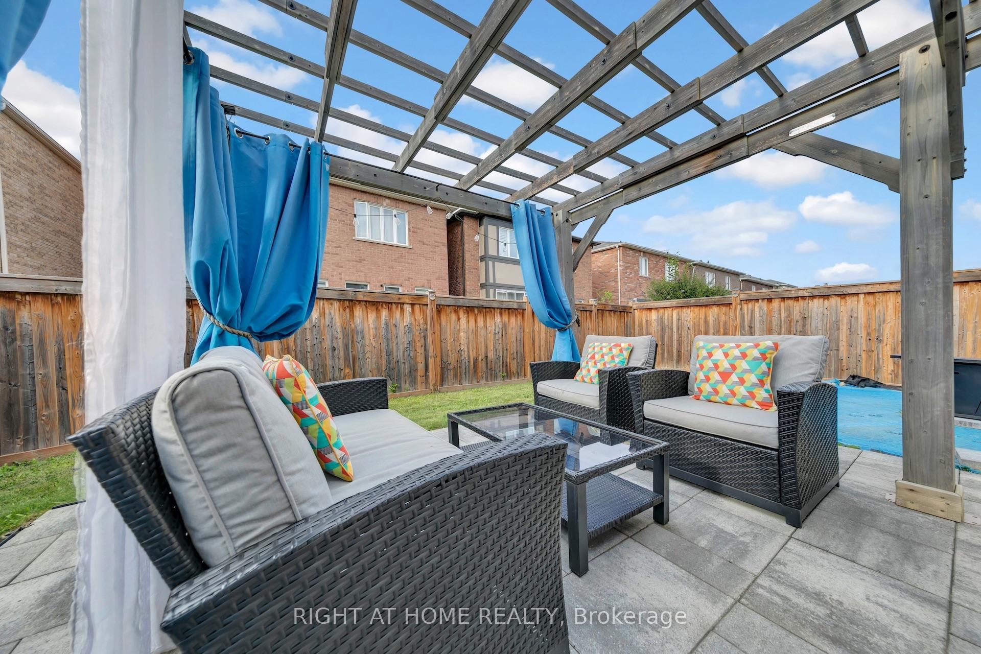Photo 32 of 171 Thomas Phillips Drive, Aurora, Rural Aurora — HOMEH