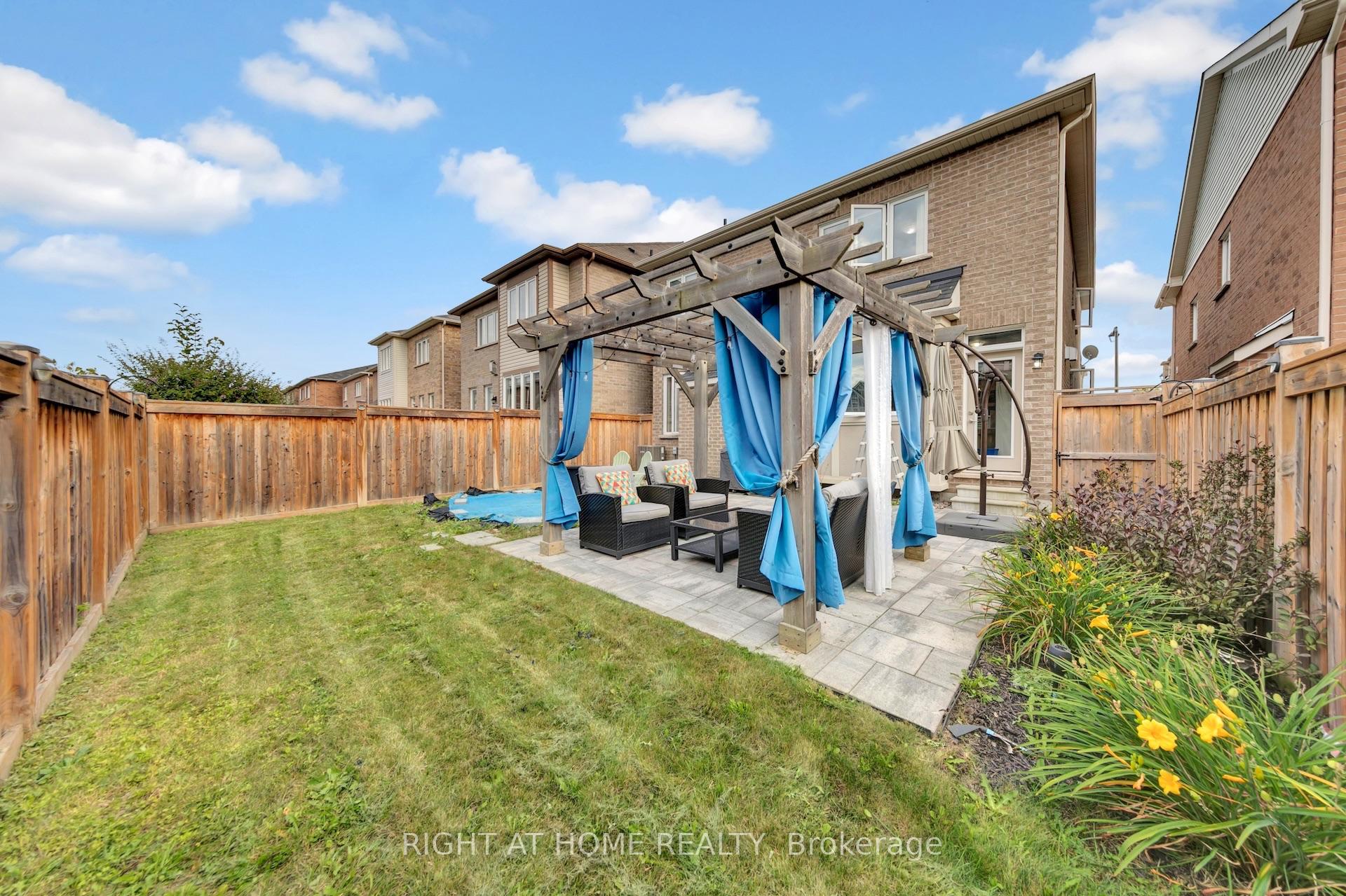 Photo 33 of 171 Thomas Phillips Drive, Aurora, Rural Aurora — HOMEH