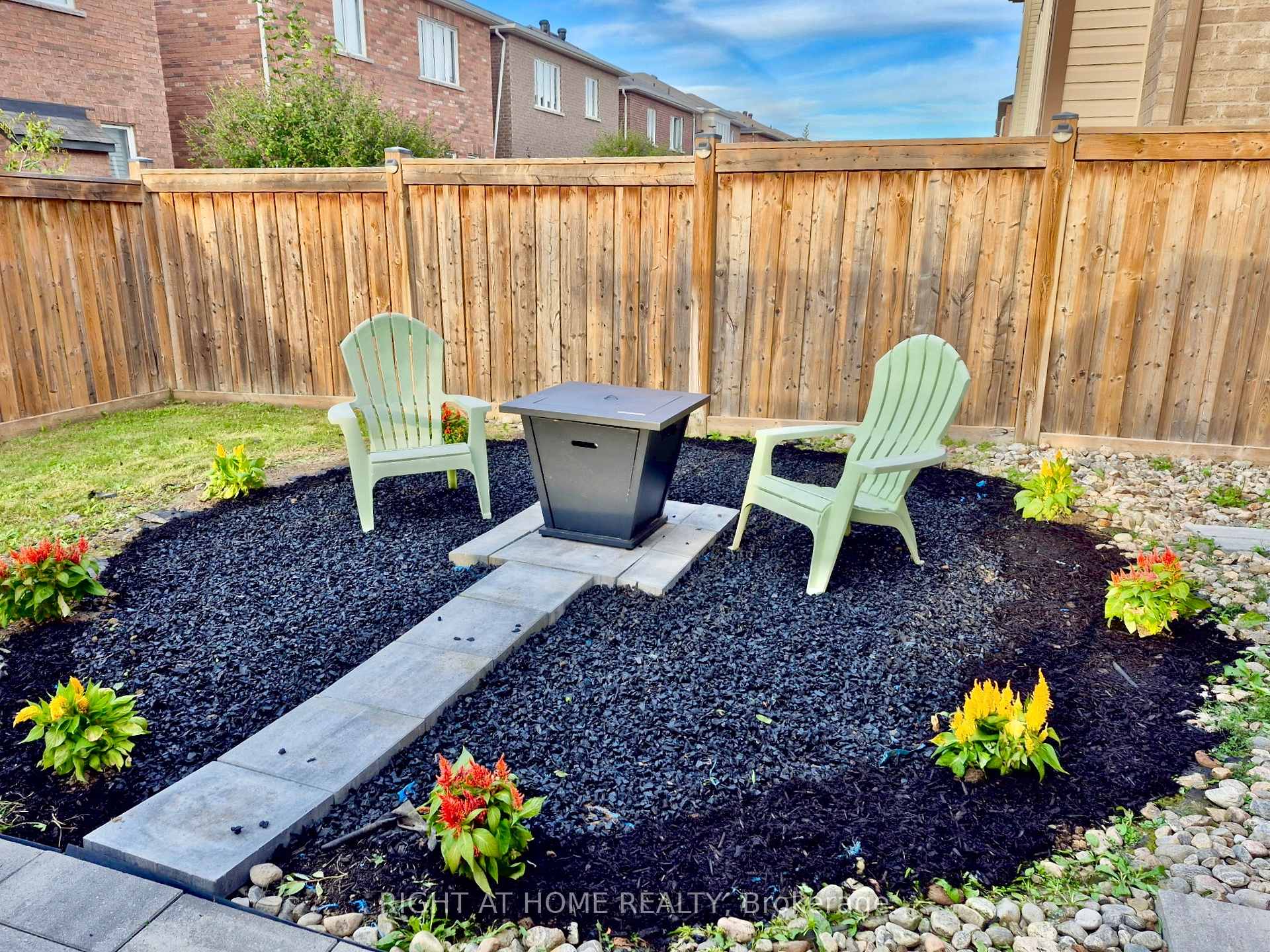 Photo 35 of 171 Thomas Phillips Drive, Aurora, Rural Aurora — HOMEH