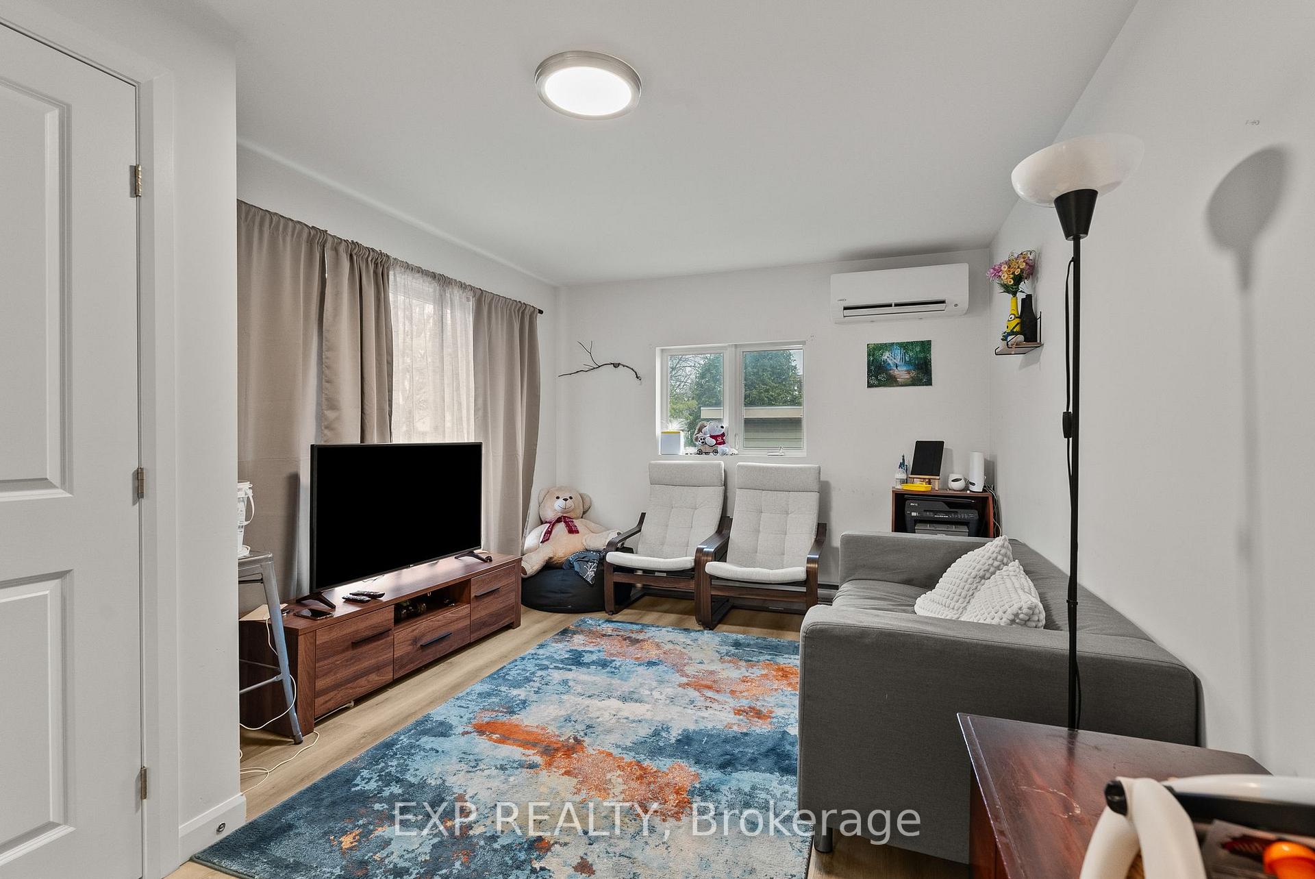 Photo 14 of 692 Claude Street, Ottawa, Castle Heights/Rideau High — HOMEH