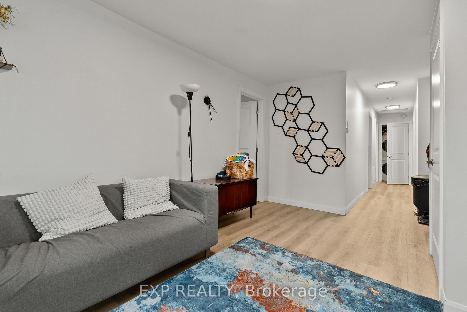 Photo 15 of 692 Claude Street, Ottawa, Castle Heights/Rideau High — HOMEH