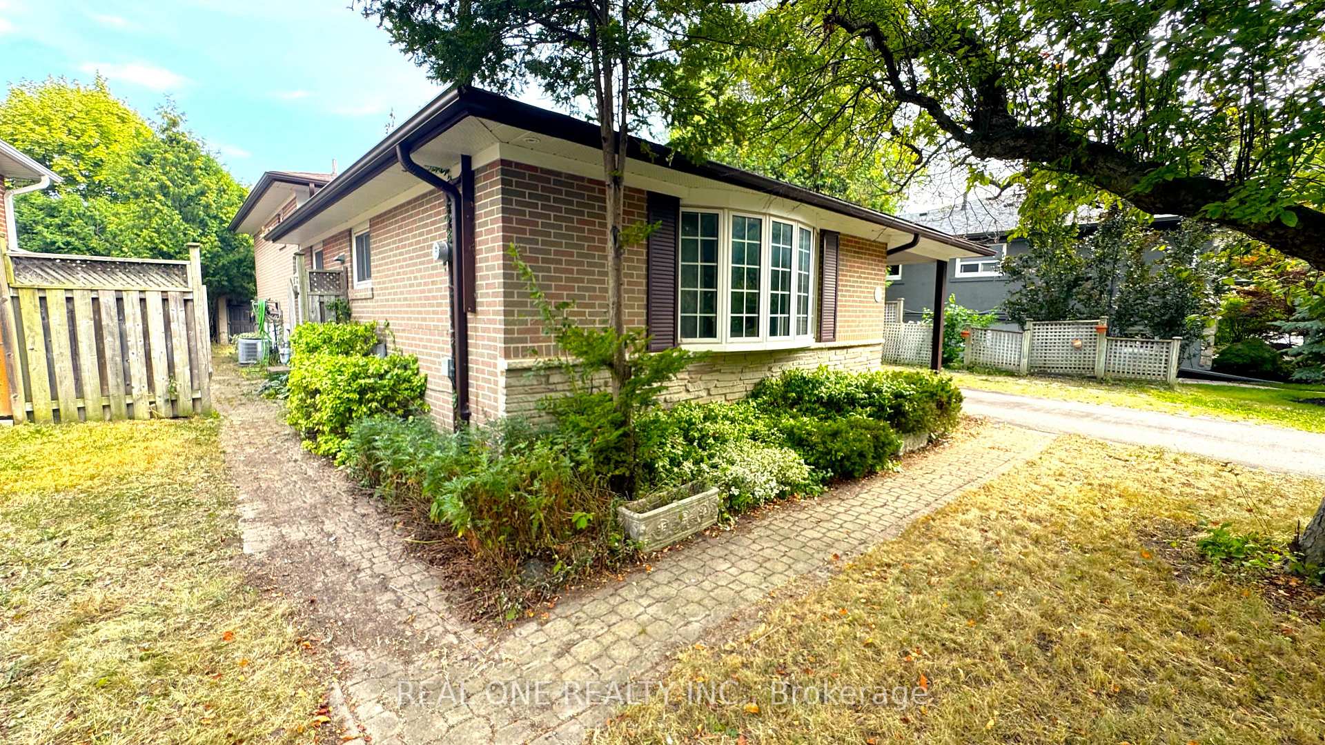 Photo 3 of 35 Corning Road, North York, Don Valley Village — HOMEH
