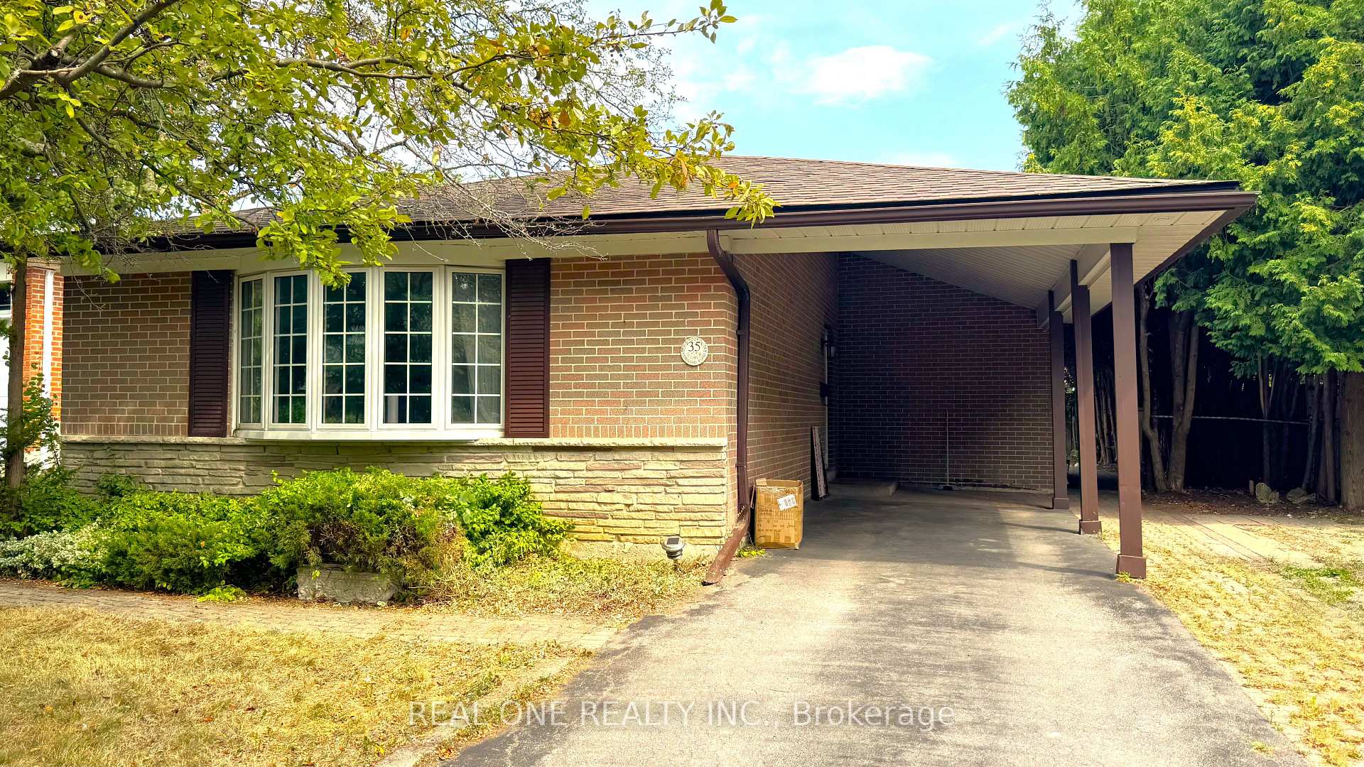Photo 2 of 35 Corning Road, North York, Don Valley Village — HOMEH