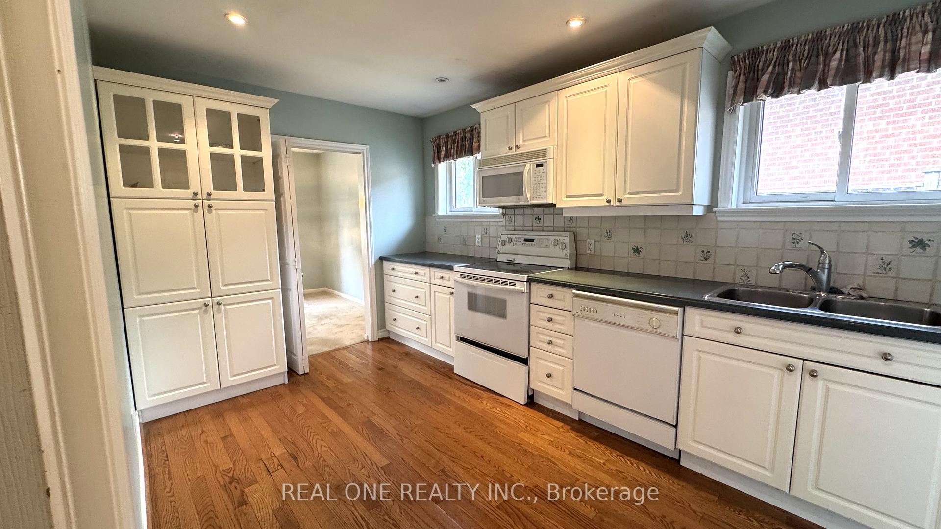 Photo 10 of 35 Corning Road, North York, Don Valley Village — HOMEH