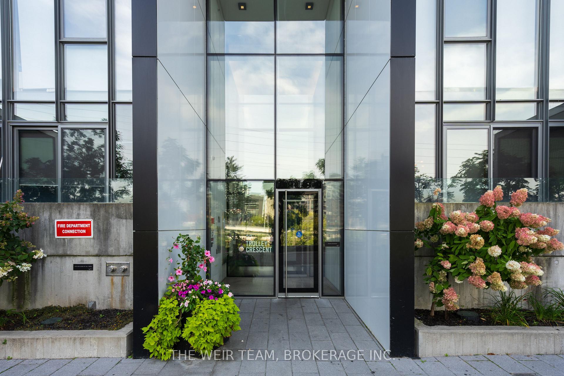 Photo 2 of 32 Trolley Crescent, Toronto, Moss Park — HOMEH