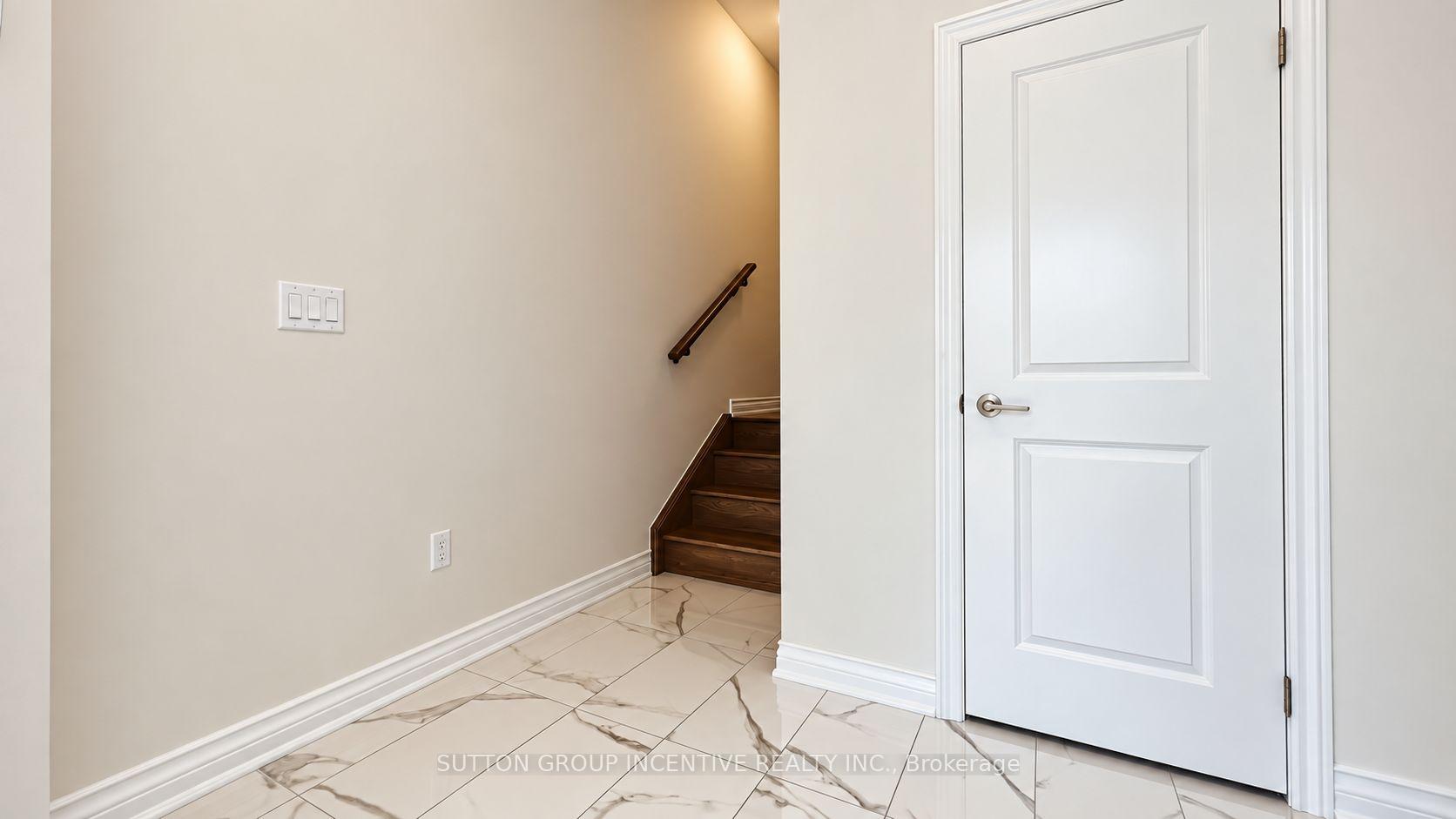 Photo 3 of 152 Greer Street, Barrie, Rural Barrie Southeast — HOMEH