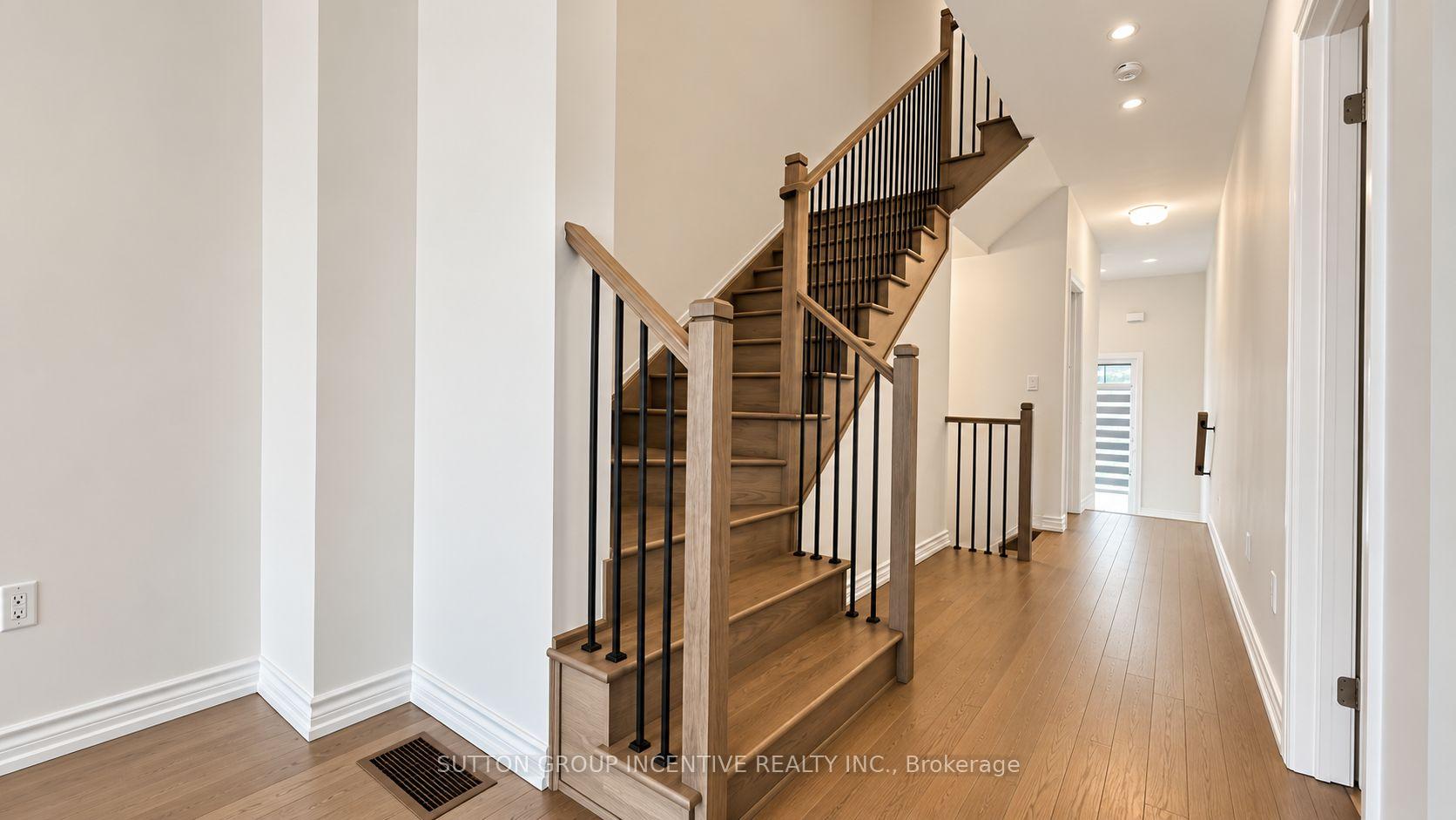 Photo 4 of 152 Greer Street, Barrie, Rural Barrie Southeast — HOMEH