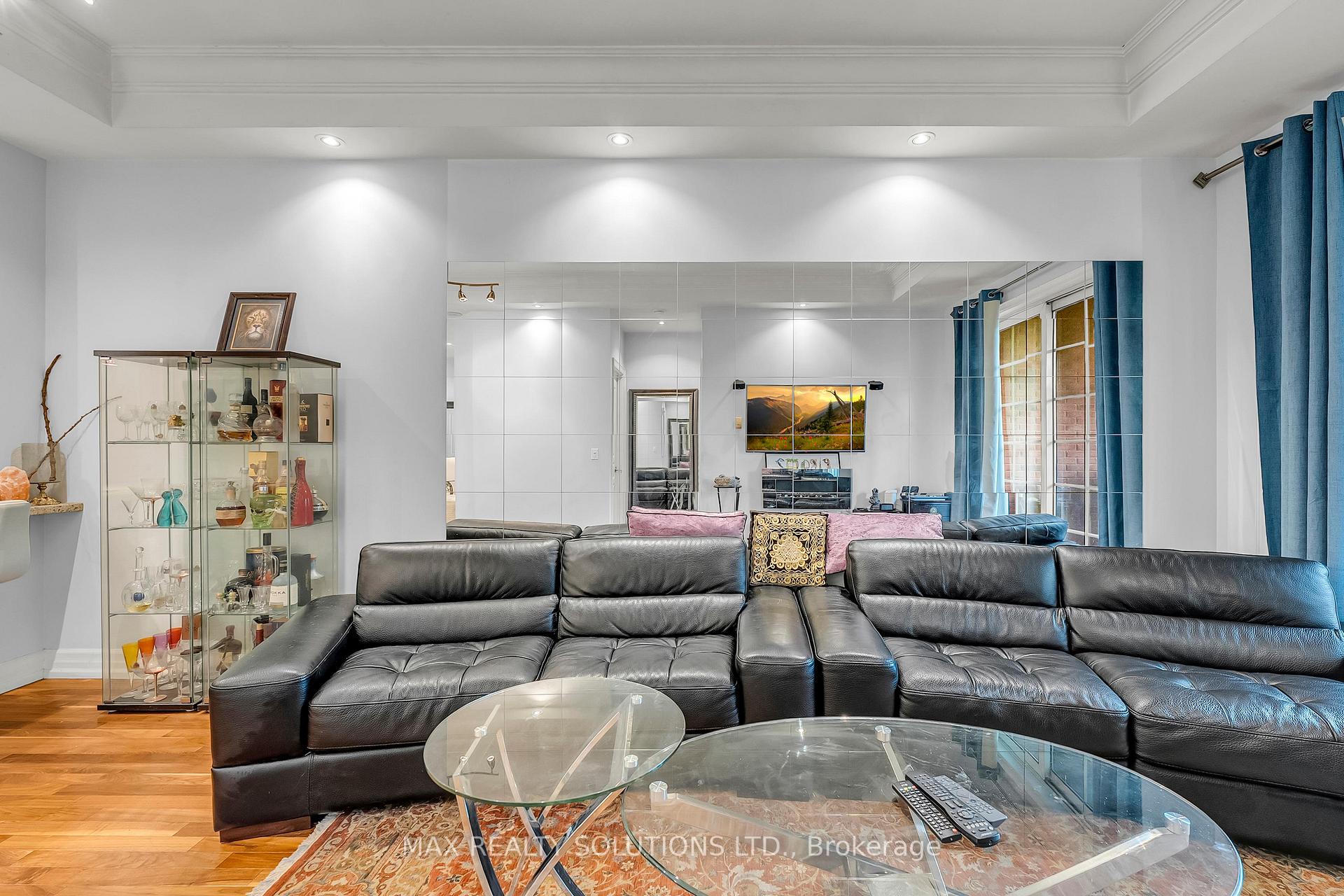 Photo 3 of Unit 319, 20 Burkebrook Place, North York, Bridle Path-Sunnybrook-York Mills — HOMEH