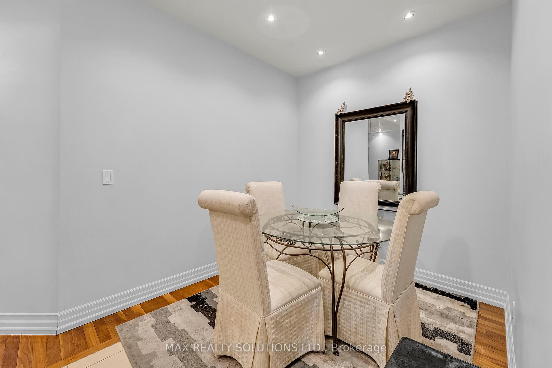 Photo 18 of Unit 319, 20 Burkebrook Place, North York, Bridle Path-Sunnybrook-York Mills — HOMEH