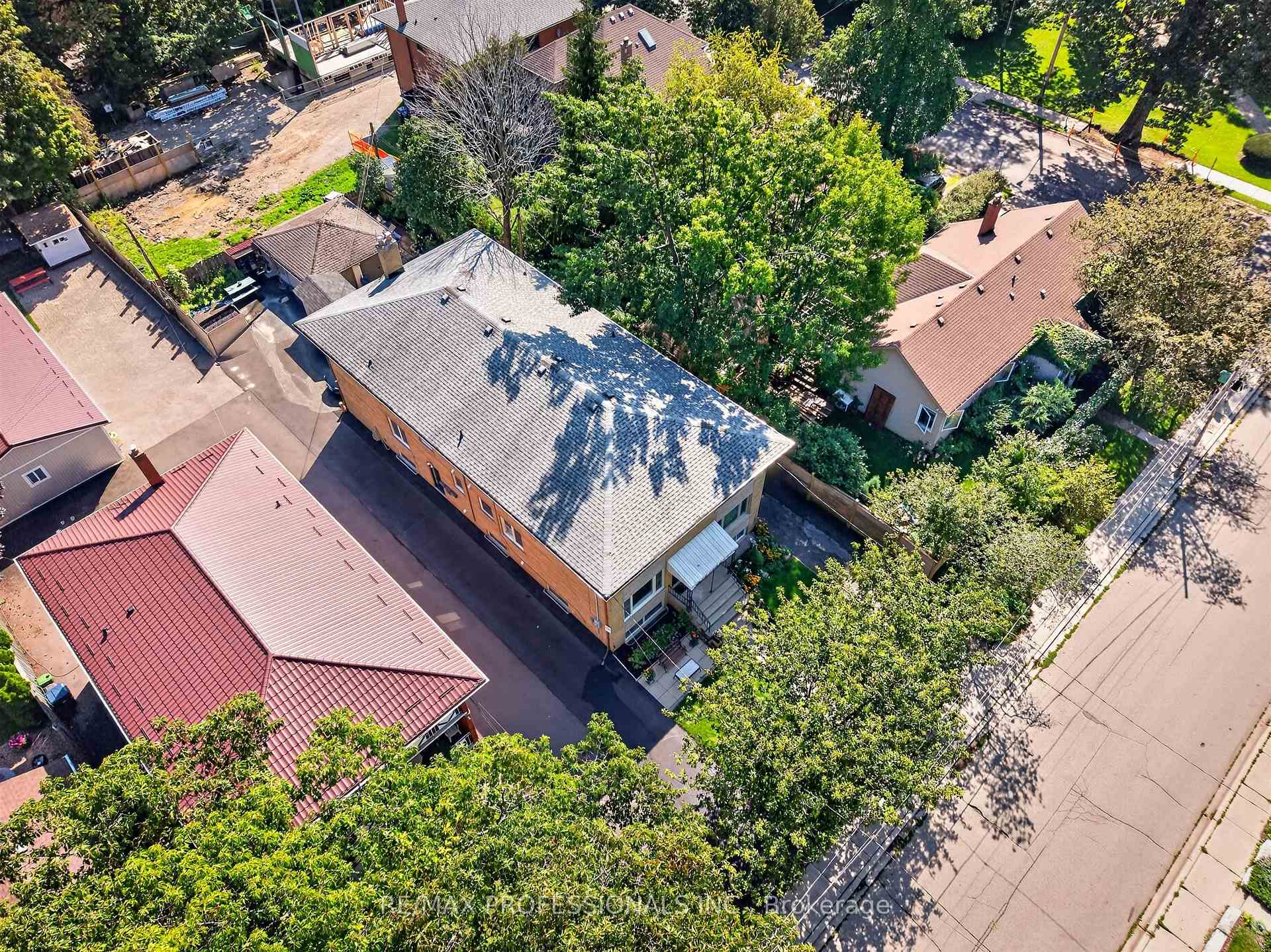 Photo 4 of 31 Long Branch Avenue, Etobicoke, Long Branch — HOMEH