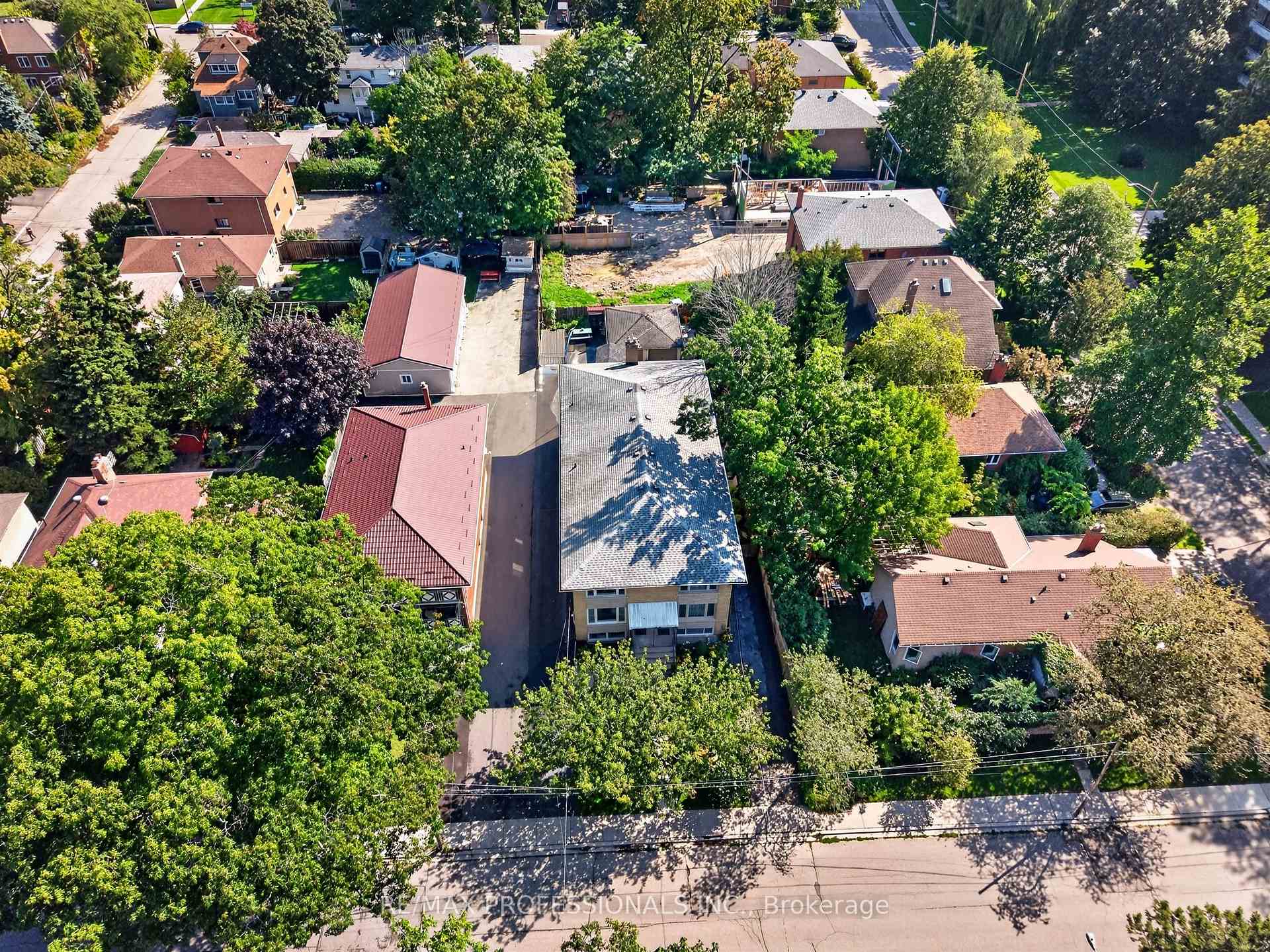 Photo 3 of 31 Long Branch Avenue, Etobicoke, Long Branch — HOMEH