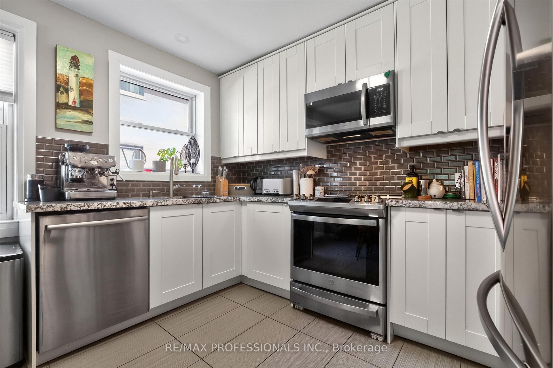Photo 14 of 31 Long Branch Avenue, Etobicoke, Long Branch — HOMEH