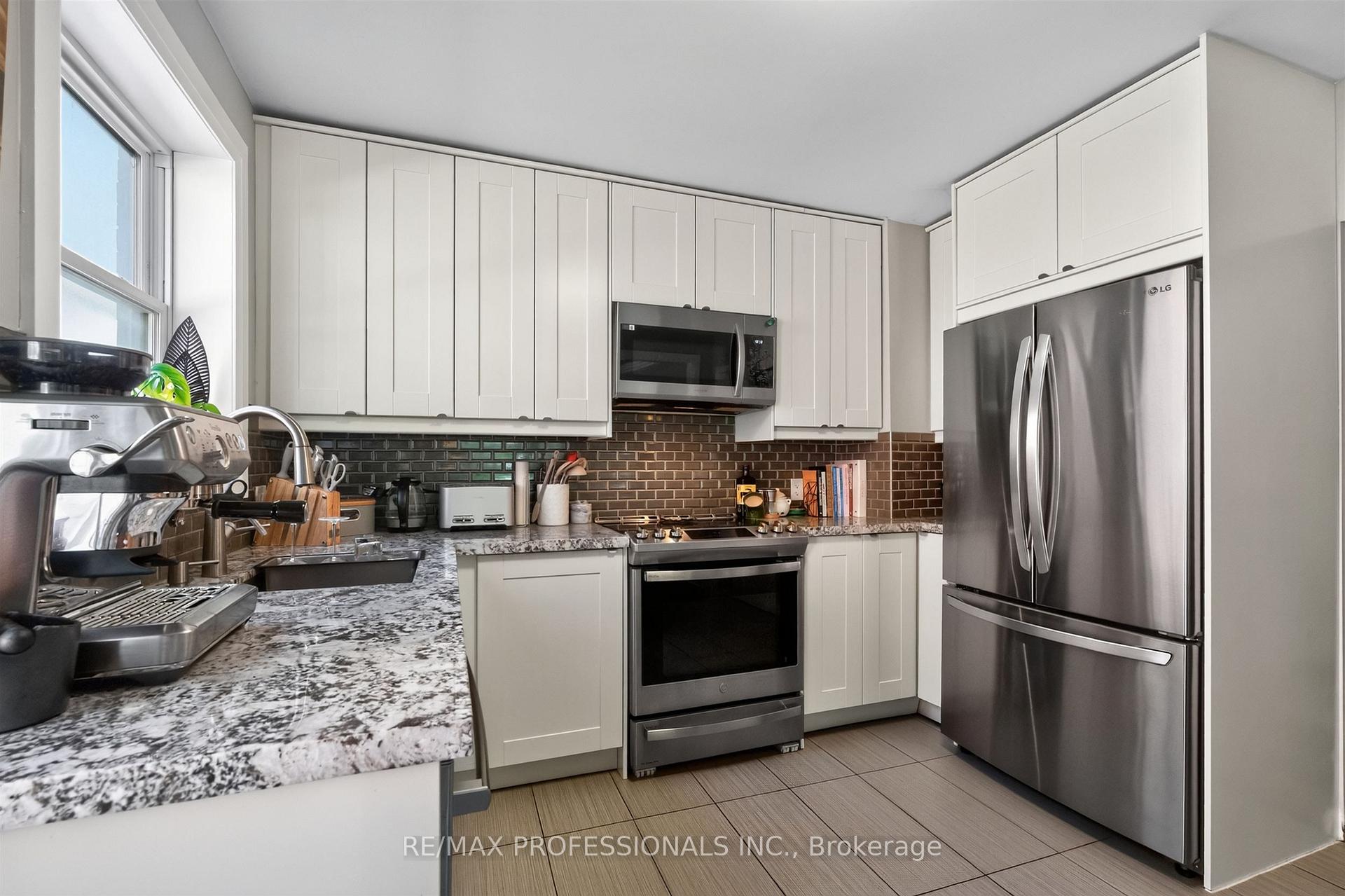 Photo 15 of 31 Long Branch Avenue, Etobicoke, Long Branch — HOMEH
