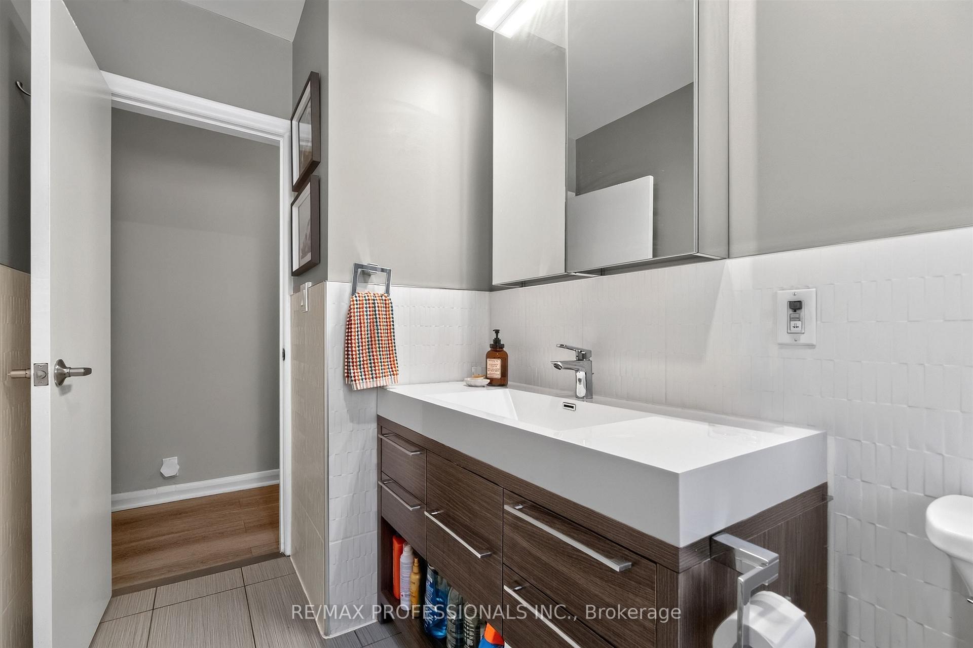 Photo 23 of 31 Long Branch Avenue, Etobicoke, Long Branch — HOMEH