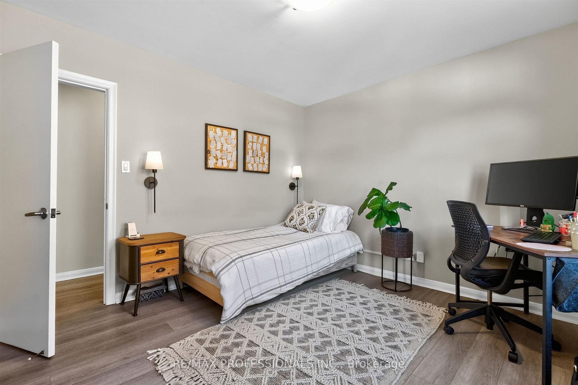 Photo 24 of 31 Long Branch Avenue, Etobicoke, Long Branch — HOMEH