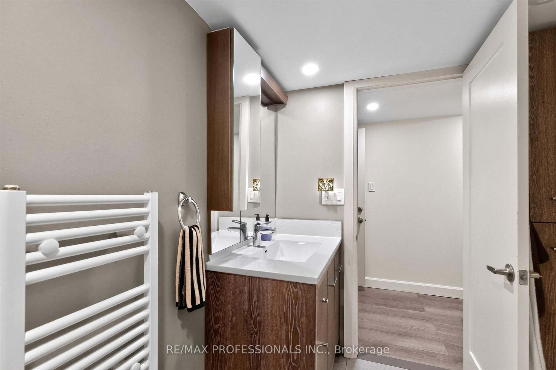 Photo 38 of 31 Long Branch Avenue, Etobicoke, Long Branch — HOMEH