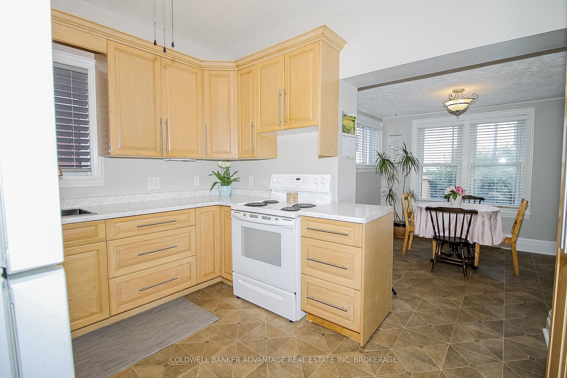 Photo 15 of 4859 Willmott Street, Niagara Falls, Cherrywood — HOMEH