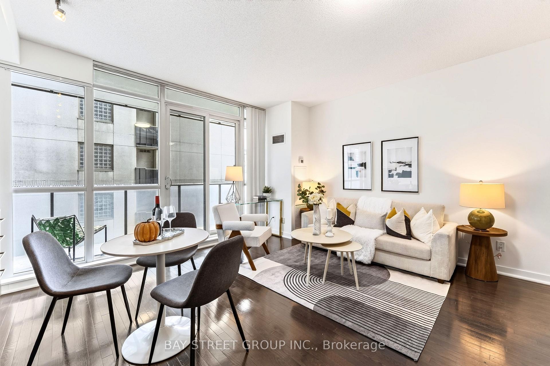 Photo 3 of Unit 709, 770 Bay Street, Toronto, Bay Street Corridor — HOMEH