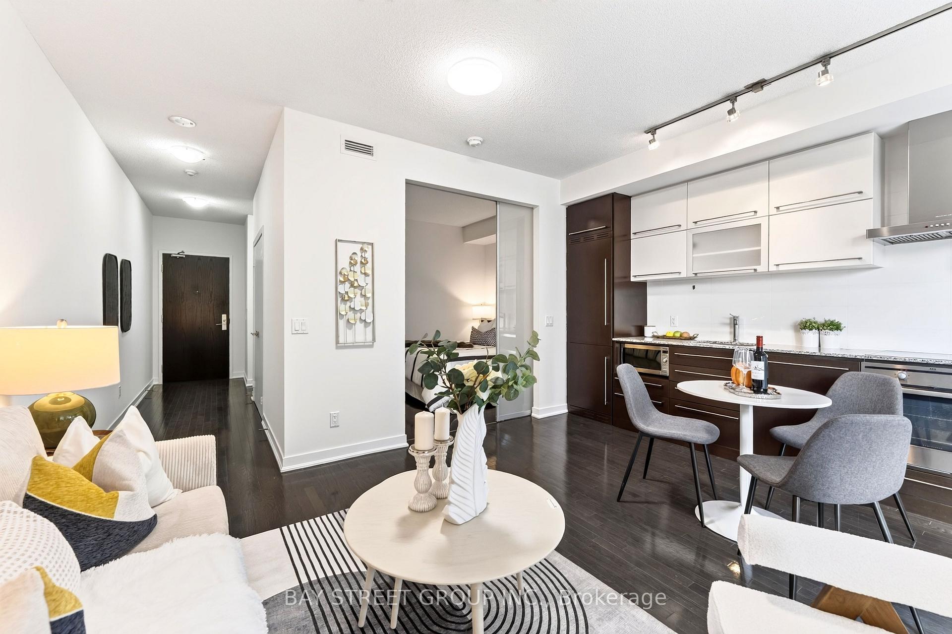 Photo 4 of Unit 709, 770 Bay Street, Toronto, Bay Street Corridor — HOMEH