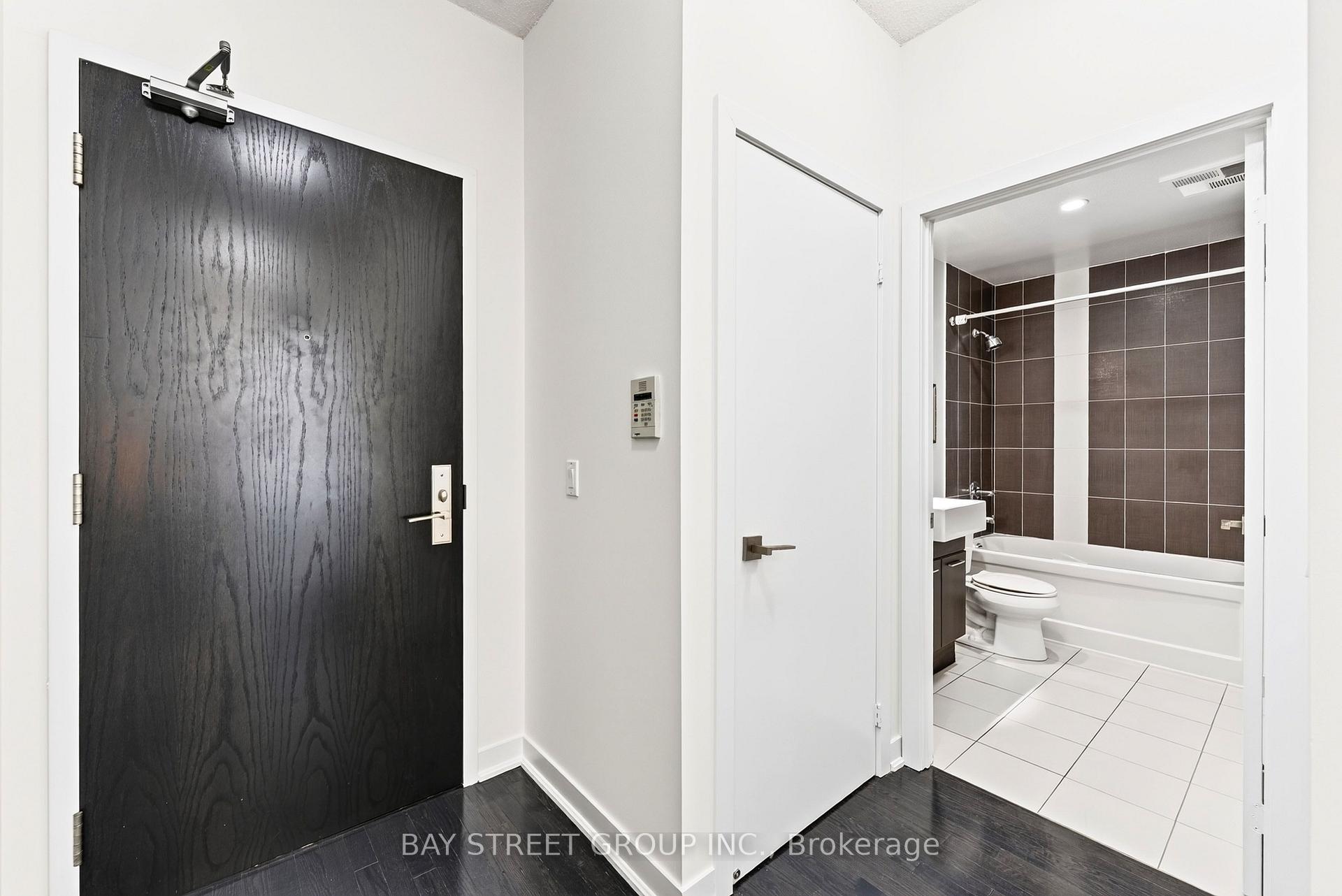 Photo 5 of Unit 709, 770 Bay Street, Toronto, Bay Street Corridor — HOMEH