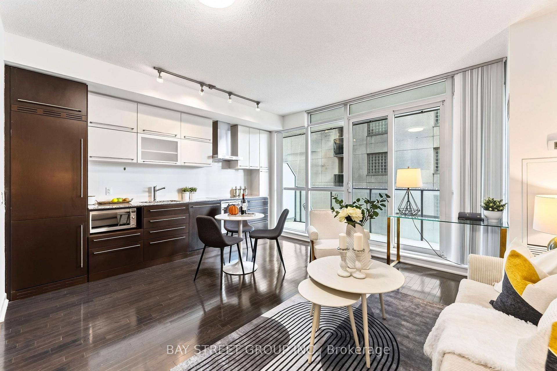 Photo 8 of Unit 709, 770 Bay Street, Toronto, Bay Street Corridor — HOMEH