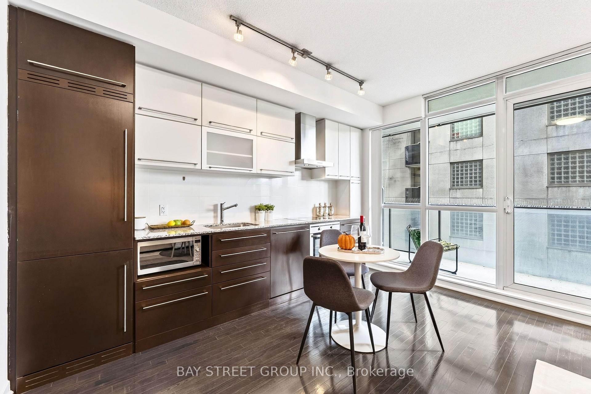Photo 9 of Unit 709, 770 Bay Street, Toronto, Bay Street Corridor — HOMEH