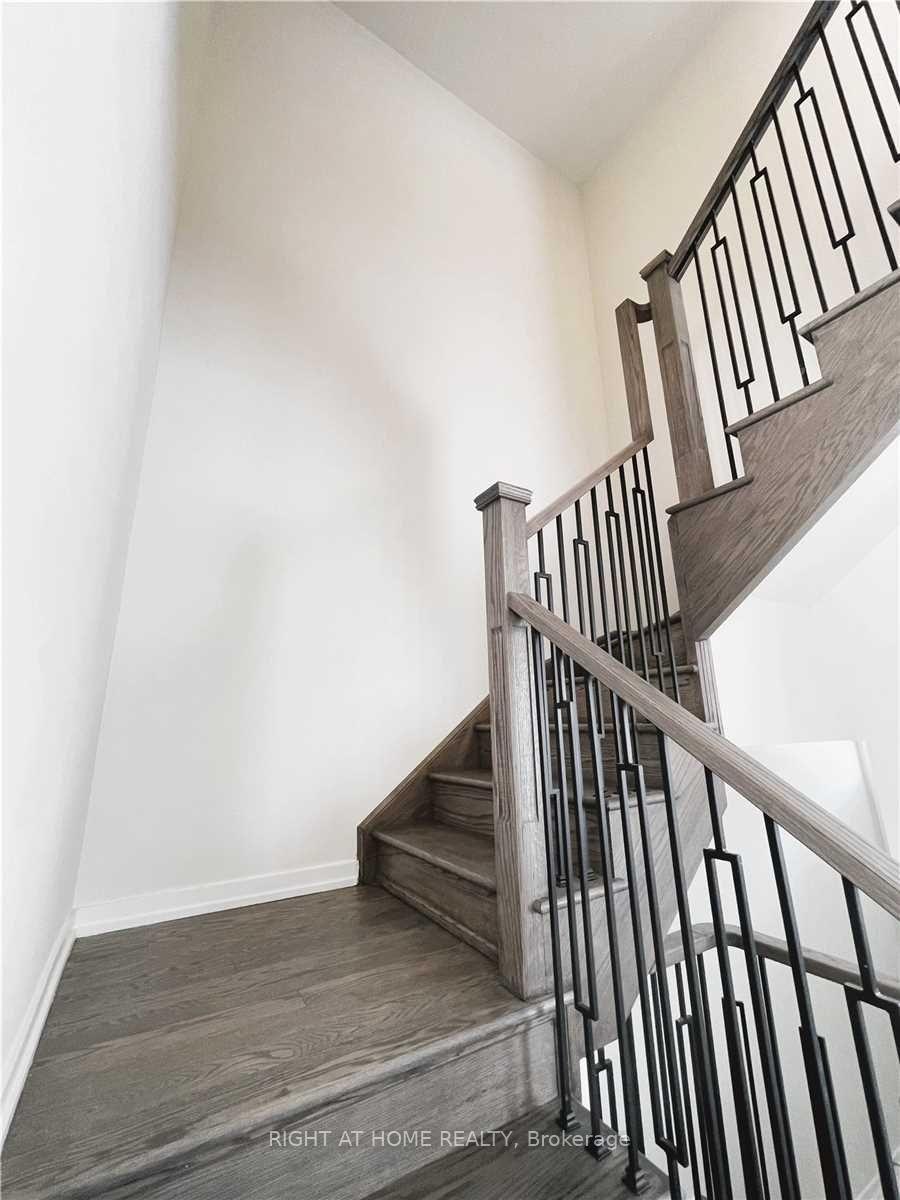 Photo 15 of 125 Crimson Forest Drive, Vaughan, Patterson — HOMEH