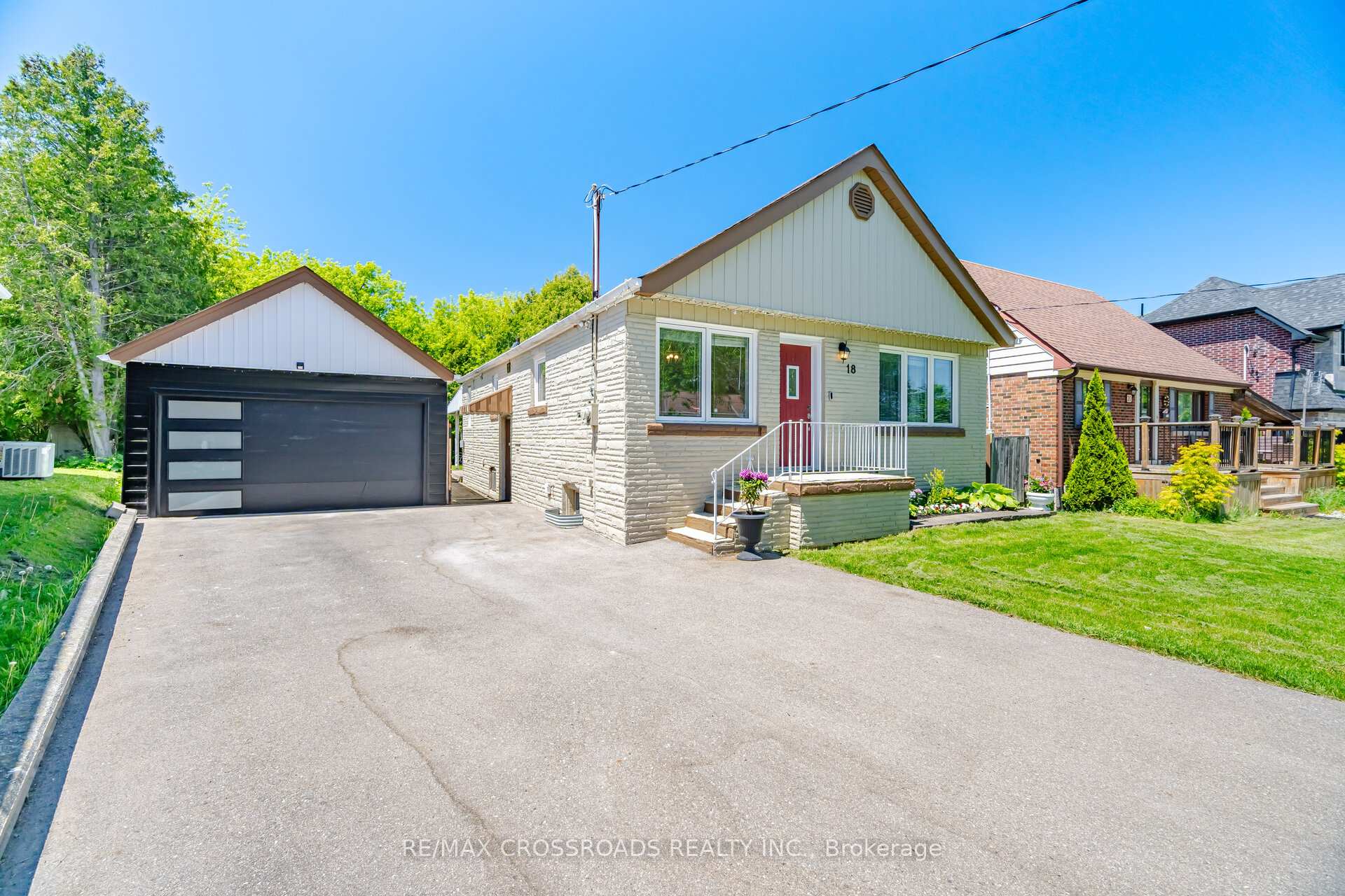 Photo 3 of 18 Adanac Drive, Scarborough, Cliffcrest — HOMEH